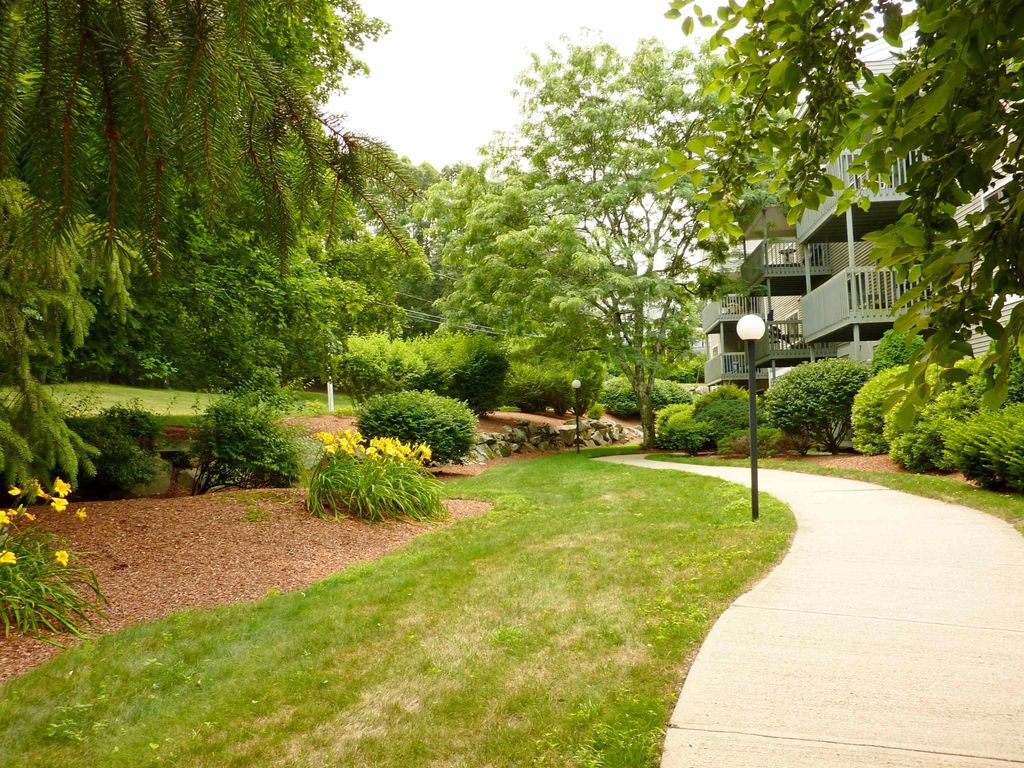 47 Dogwood Dr Apt 107, Nashua, NH 03062