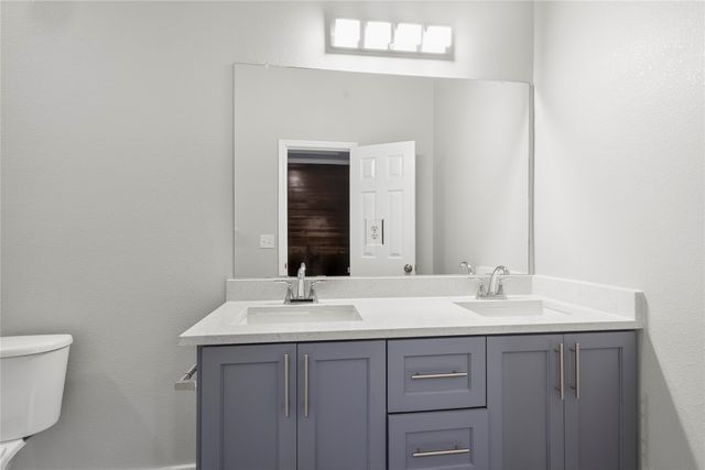 401 S 4th Street, Bonham, TX 75418