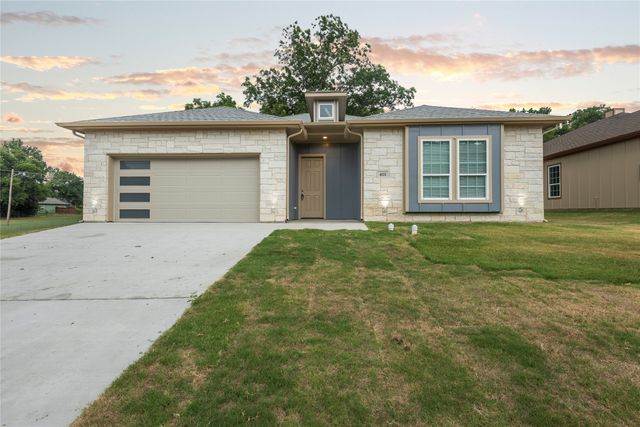 401 S 4th Street, Bonham, TX 75418