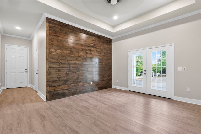 401 S 4th Street, Bonham, TX 75418