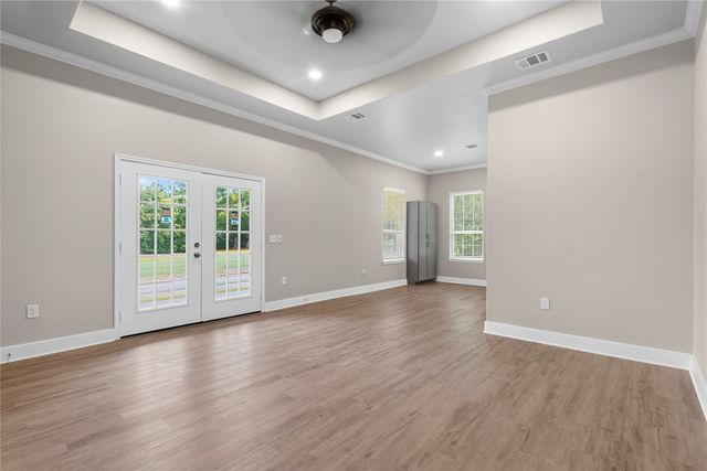 401 S 4th Street, Bonham, TX 75418