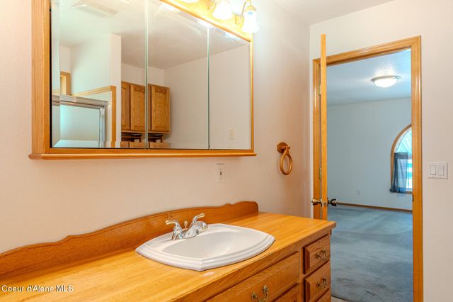 6612 W Salishan WAY, Spirit Lake, ID 83869