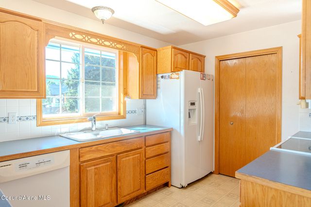 6612 W Salishan WAY, Spirit Lake, ID 83869