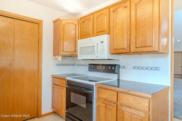 6612 W Salishan WAY, Spirit Lake, ID 83869