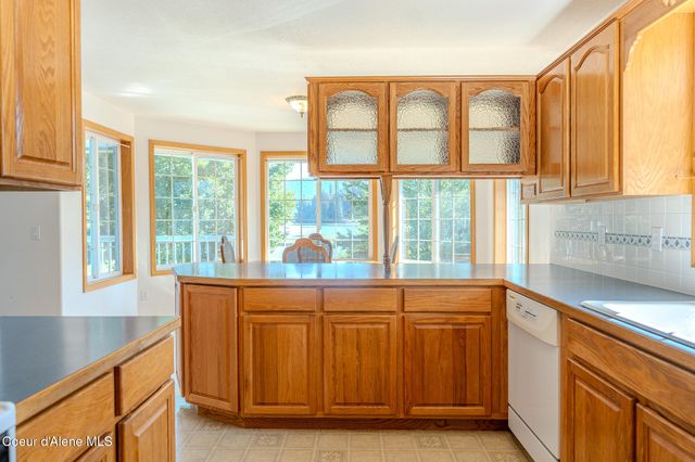 6612 W Salishan WAY, Spirit Lake, ID 83869