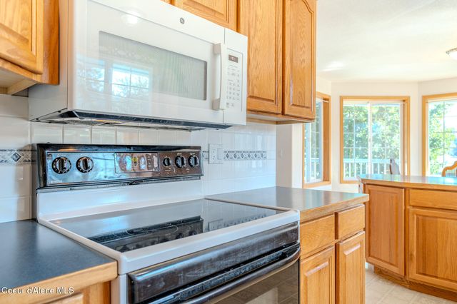 6612 W Salishan WAY, Spirit Lake, ID 83869