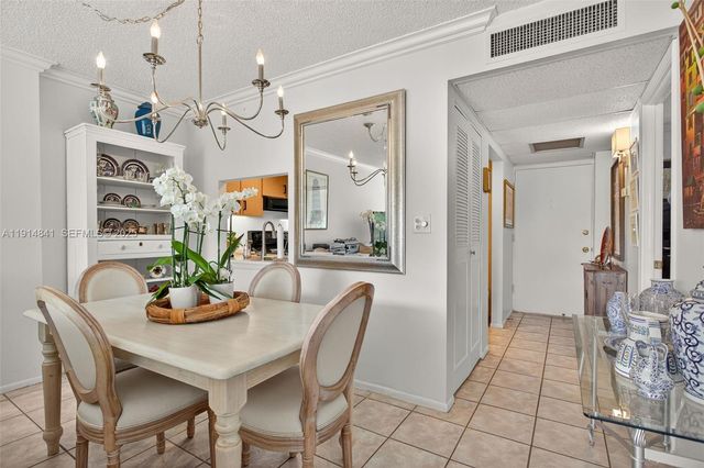 115 Royal Park Drive 2C, Oakland Park, FL 33309
