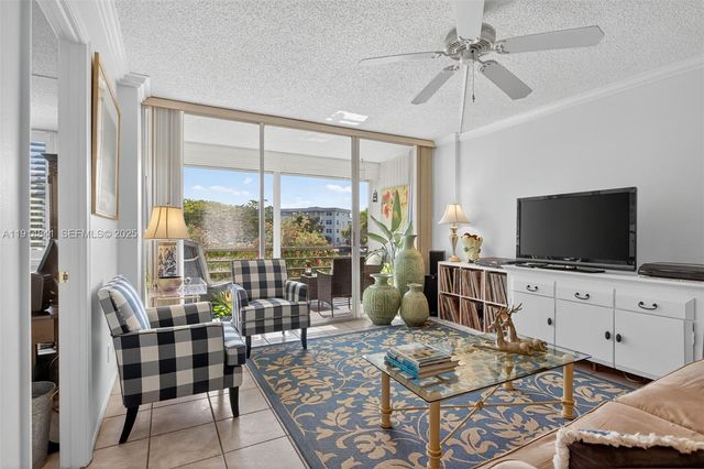 115 Royal Park Drive 2C, Oakland Park, FL 33309