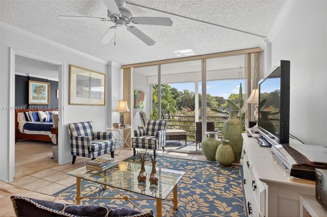 115 Royal Park Drive 2C, Oakland Park, FL 33309