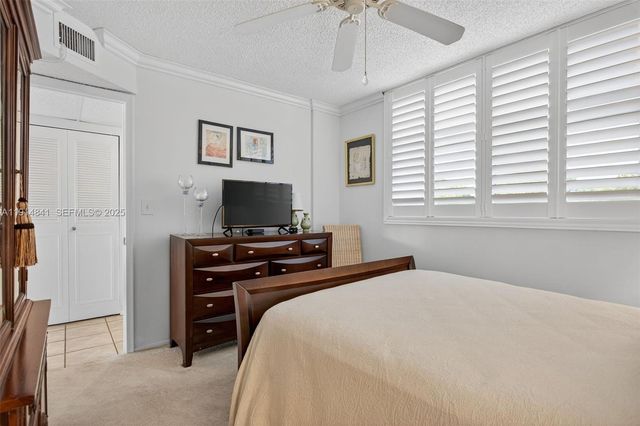 115 Royal Park Drive 2C, Oakland Park, FL 33309
