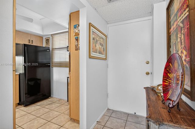115 Royal Park Drive 2C, Oakland Park, FL 33309