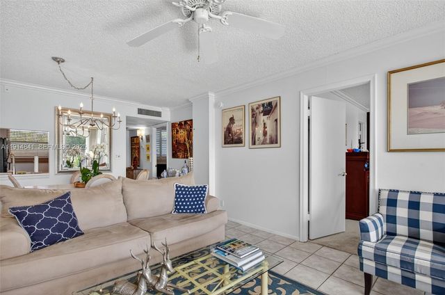 115 Royal Park Drive 2C, Oakland Park, FL 33309