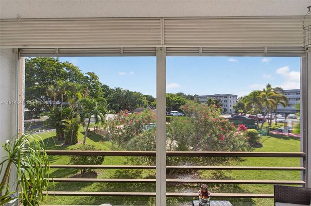 115 Royal Park Drive 2C, Oakland Park, FL 33309