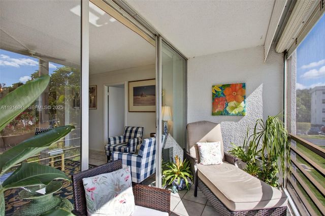 115 Royal Park Drive 2C, Oakland Park, FL 33309