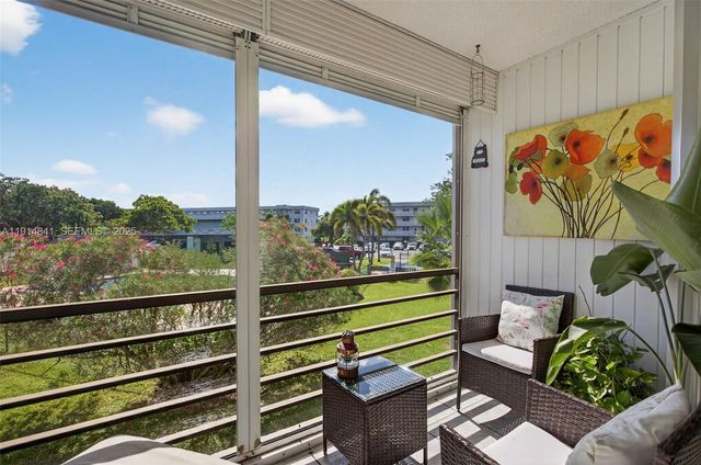 115 Royal Park Drive 2C, Oakland Park, FL 33309