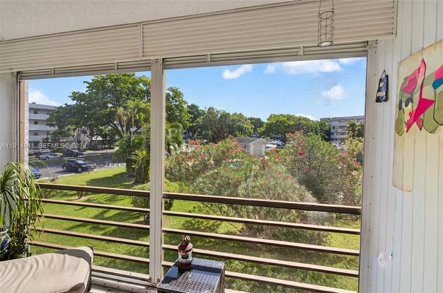 115 Royal Park Drive 2C, Oakland Park, FL 33309