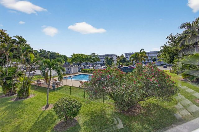 115 Royal Park Drive 2C, Oakland Park, FL 33309