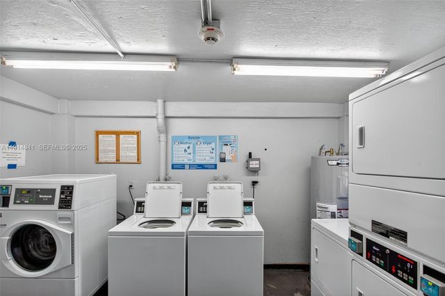 115 Royal Park Drive 2C, Oakland Park, FL 33309