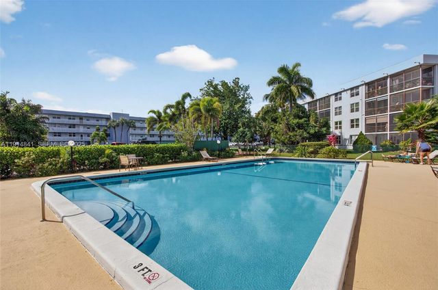 115 Royal Park Drive 2C, Oakland Park, FL 33309