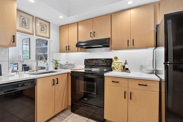115 Royal Park Drive 2C, Oakland Park, FL 33309