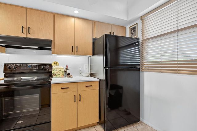 115 Royal Park Drive 2C, Oakland Park, FL 33309