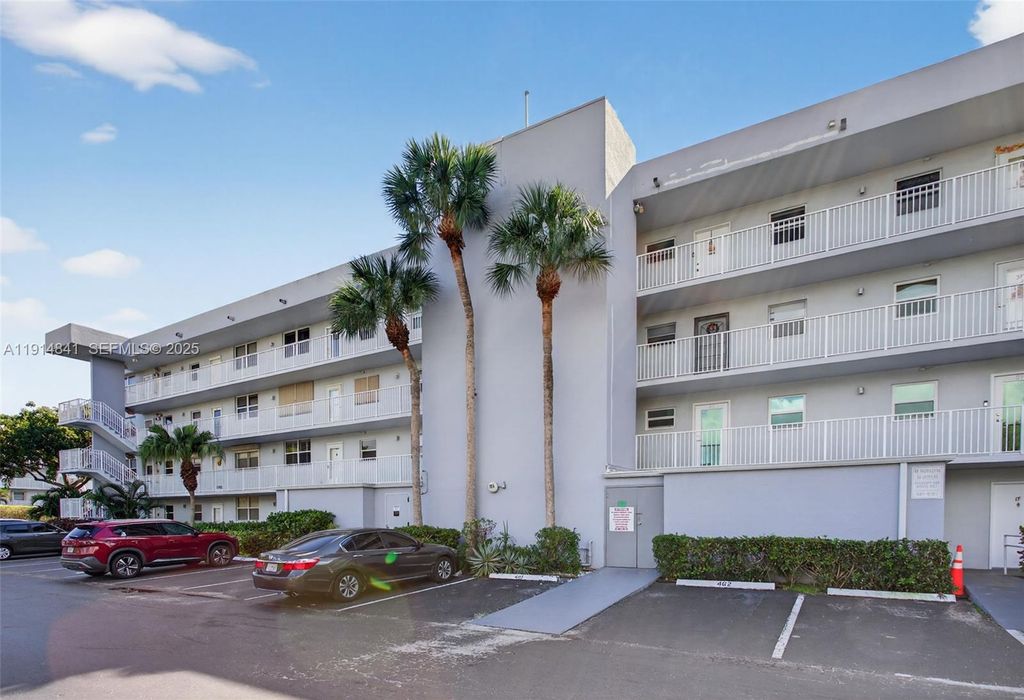 115 Royal Park Drive 2C, Oakland Park, FL 33309