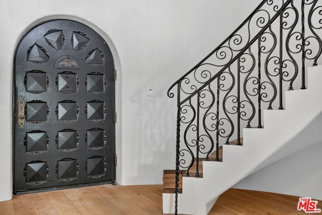 729 N Bedford Drive, Beverly Hills, CA 90210