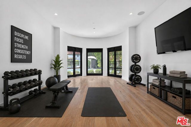 729 N Bedford Drive, Beverly Hills, CA 90210