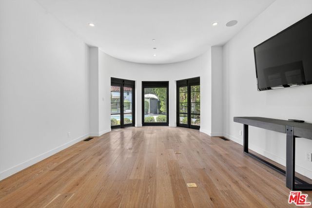 729 N Bedford Drive, Beverly Hills, CA 90210