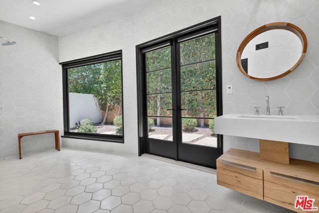 729 N Bedford Drive, Beverly Hills, CA 90210