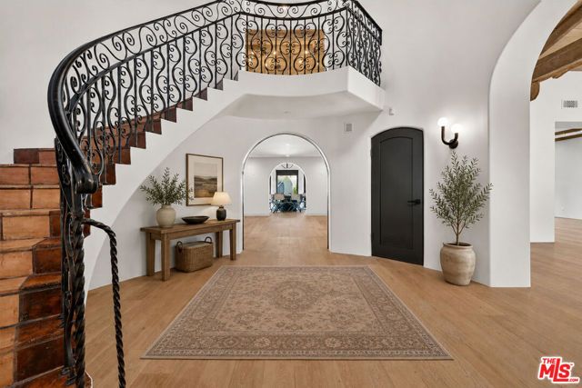 729 N Bedford Drive, Beverly Hills, CA 90210
