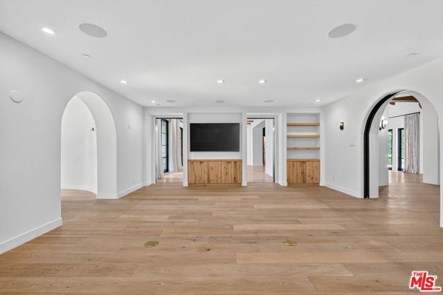 729 N Bedford Drive, Beverly Hills, CA 90210