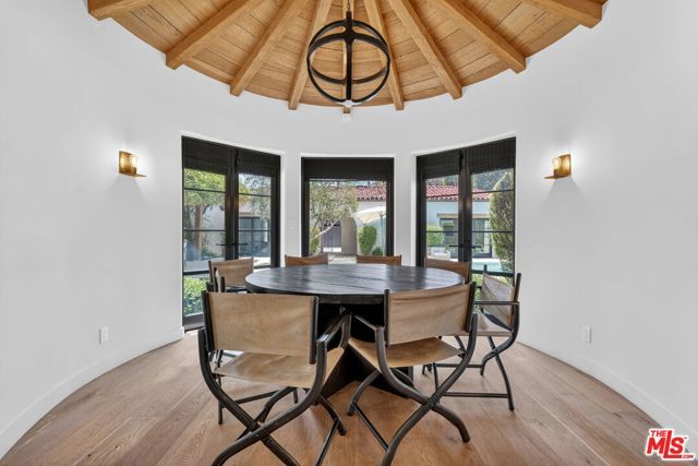 729 N Bedford Drive, Beverly Hills, CA 90210