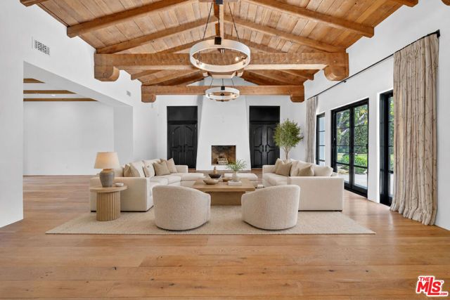 729 N Bedford Drive, Beverly Hills, CA 90210