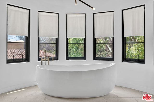 729 N Bedford Drive, Beverly Hills, CA 90210