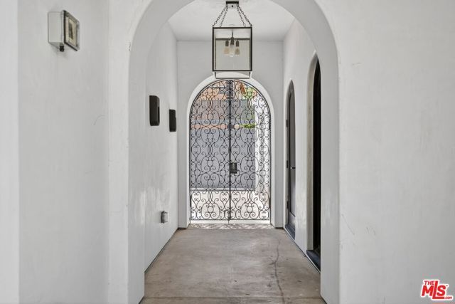 729 N Bedford Drive, Beverly Hills, CA 90210