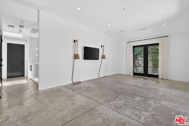 729 N Bedford Drive, Beverly Hills, CA 90210