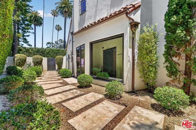 729 N Bedford Drive, Beverly Hills, CA 90210