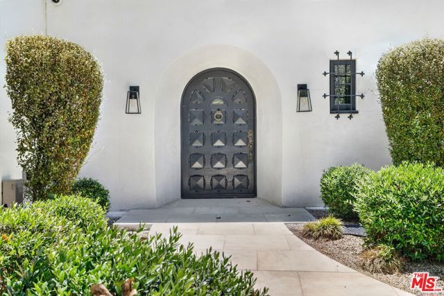 729 N Bedford Drive, Beverly Hills, CA 90210