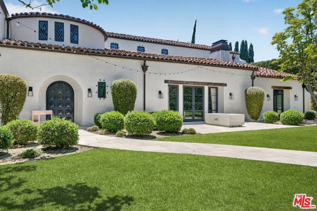 729 N Bedford Drive, Beverly Hills, CA 90210