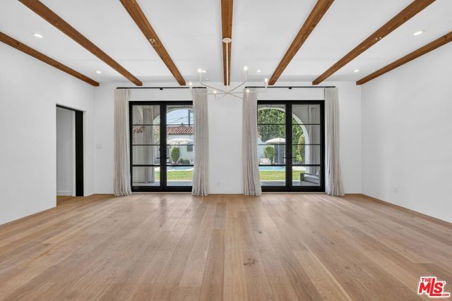 729 N Bedford Drive, Beverly Hills, CA 90210