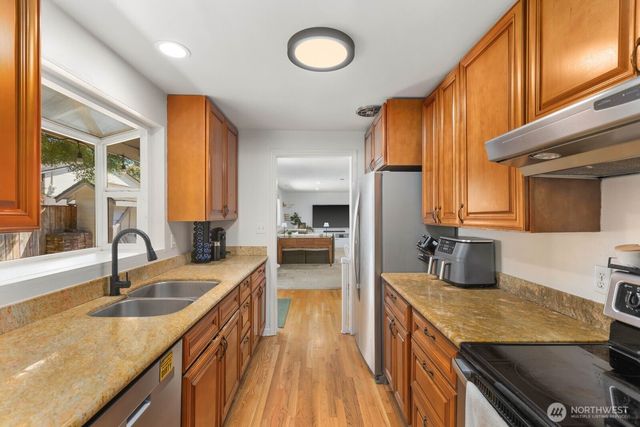 606 Crest Avenue, Kent, WA 98030