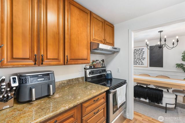 606 Crest Avenue, Kent, WA 98030