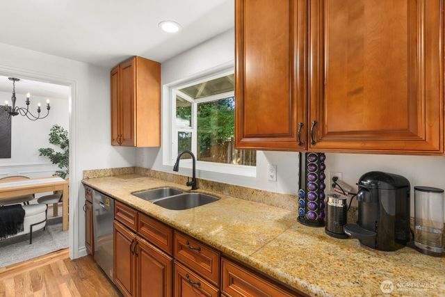 606 Crest Avenue, Kent, WA 98030