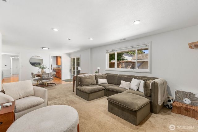 606 Crest Avenue, Kent, WA 98030