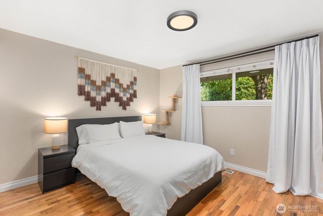 606 Crest Avenue, Kent, WA 98030