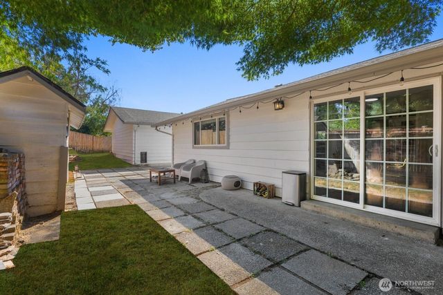 606 Crest Avenue, Kent, WA 98030