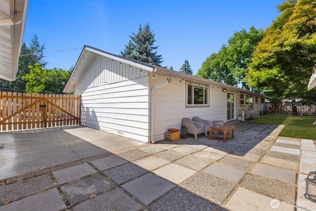 606 Crest Avenue, Kent, WA 98030