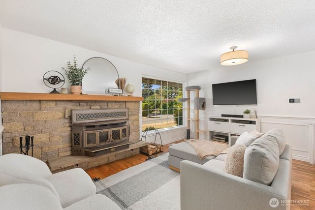 606 Crest Avenue, Kent, WA 98030