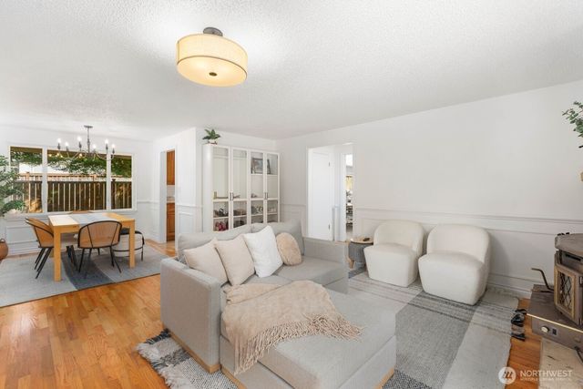 606 Crest Avenue, Kent, WA 98030